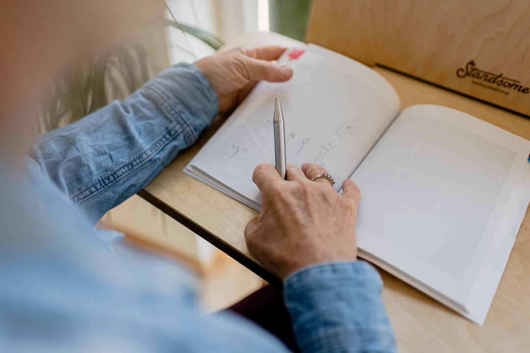 自宅で教材を使って学習する